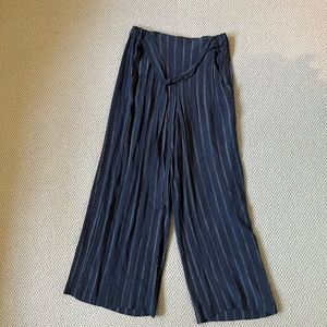 Aritzia Wilfred wide leg cropped dress pant